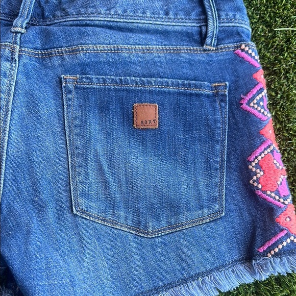 Roxy Boho Aztec Blue Denim Shorts with Pink Embroidery Size 29 - Picture 6 of 7